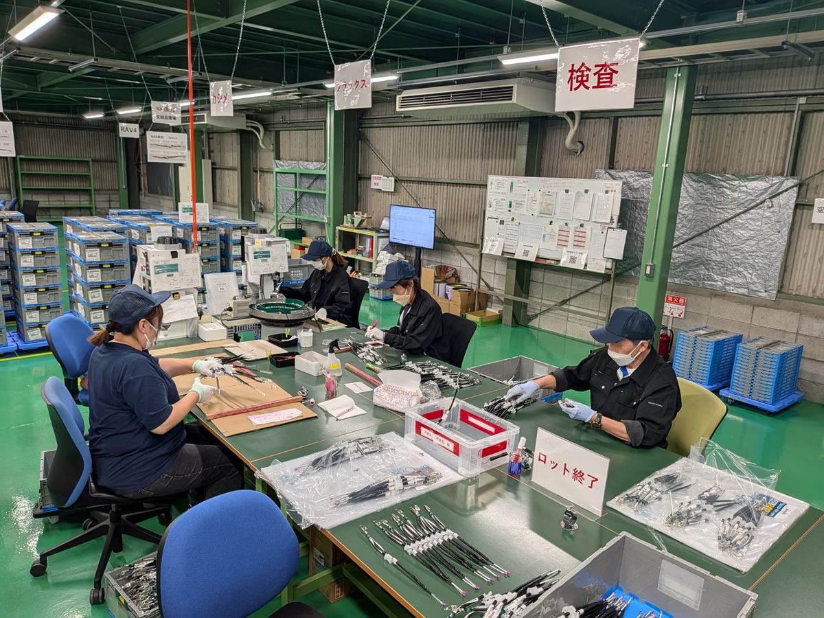 取引先火災振替生産準備の緊急資料手配における貢献 表彰状・トロフィー